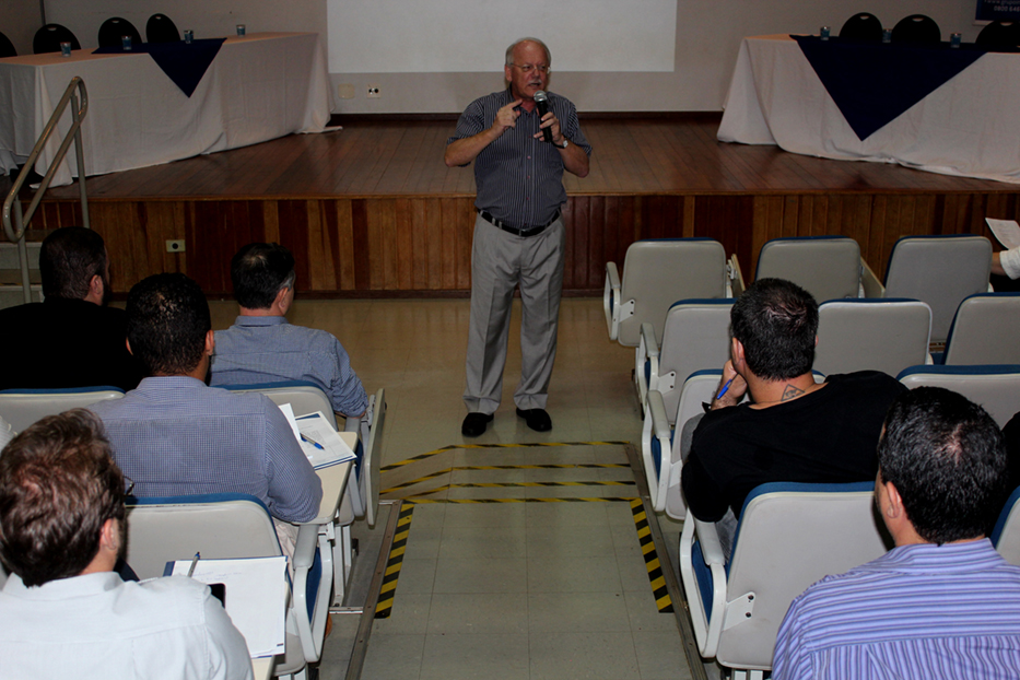 Palestra com Padoveze reuniu mais de 150 ouvintes