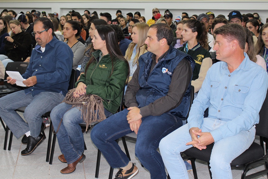 Profissionais que compuseram a mesa-redonda