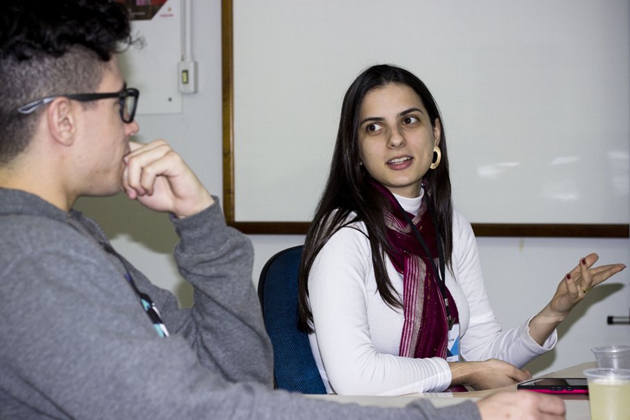 Professora Thaís conversou com os participantes sobre o filme