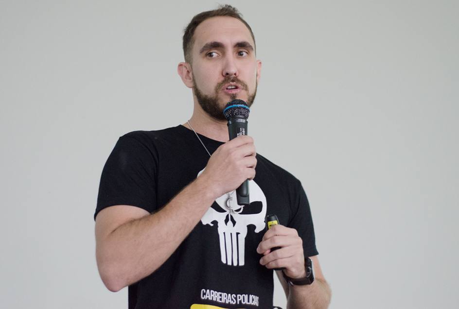 O palestrante da noite foi o perito Pedro Canezin