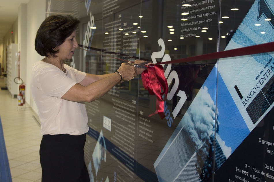 Maria da Conceição inaugura o painel do Resgate Histórico do Grupo Integrado