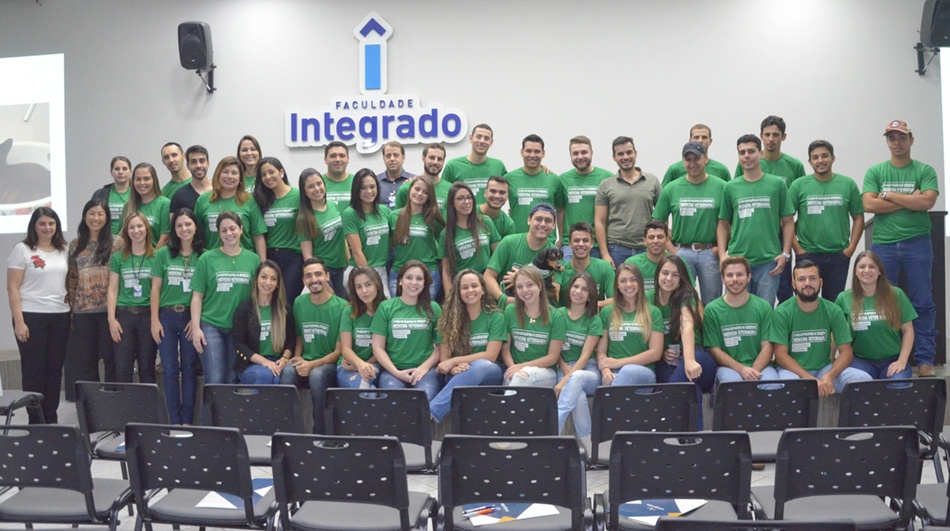 Acadêmicos organizadores do evento, professores e palestrantes
