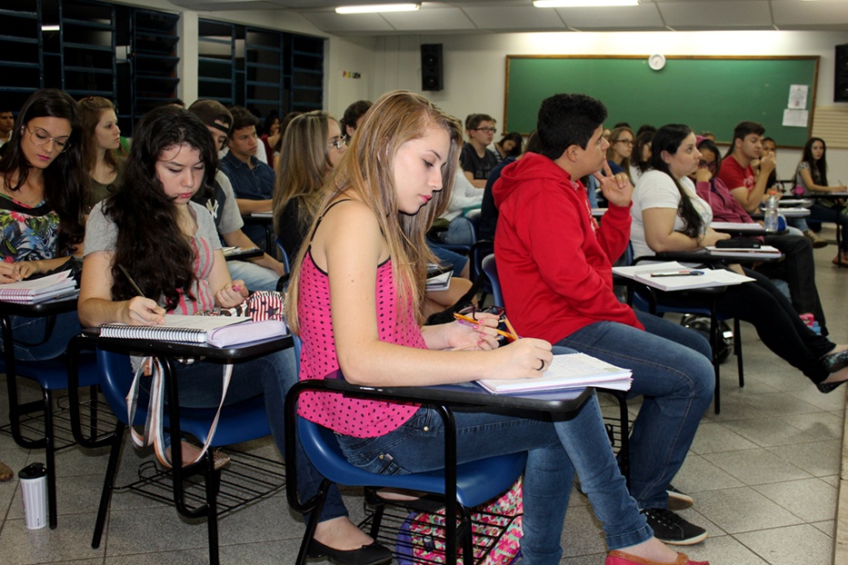 A lista de alunos do cursinho Pré-Vestibular que foram aprovados em instituições de ensino estaduais e federais é extensa